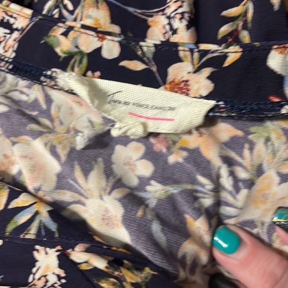 Vince Camuto V-neck 3/4 sleeve blouse with cuffed sleeves, SIZE 2X - Picture 6 of 8